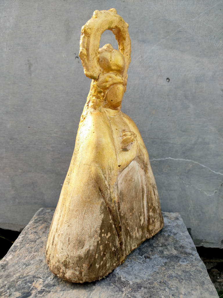 Luz de Misericordia, Papa Francisco .Edición de 7. 50 x 73 x 23 cm. Material: Resina de poliéster 4800€ + IVA Con certificado de autenticidad